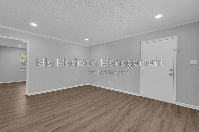 Building Photo - 111 E Mell St