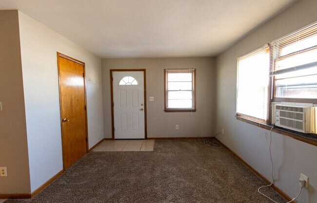 Building Photo - 2800 Fairhaven Dr