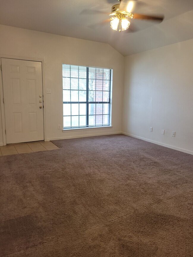 Building Photo - 1507 Nicholas Cir