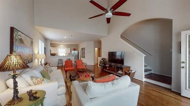 Building Photo - 1321 Paige St