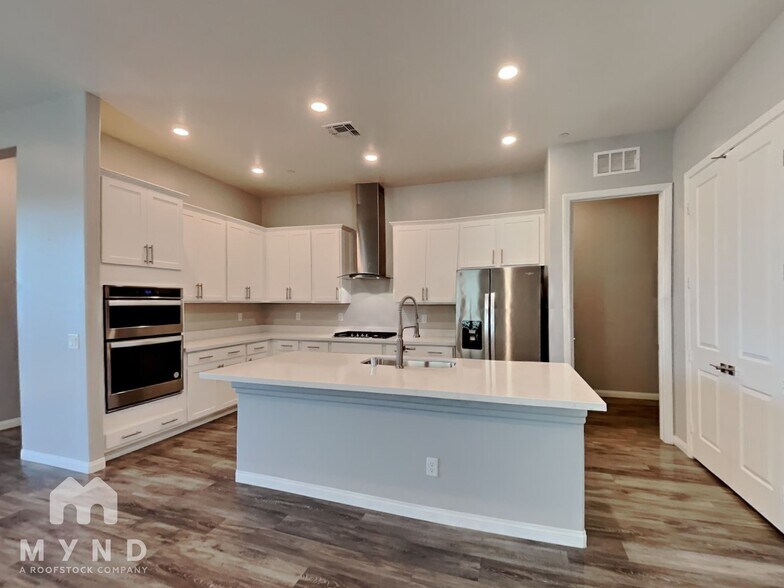 Building Photo - 12577 Huckleberry Oak Ave