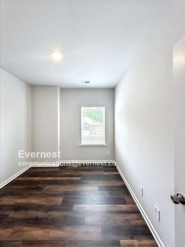 Building Photo - 305 Pawley Dr