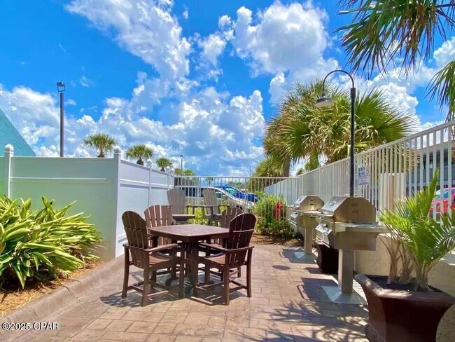 Building Photo - 6905 Thomas Dr