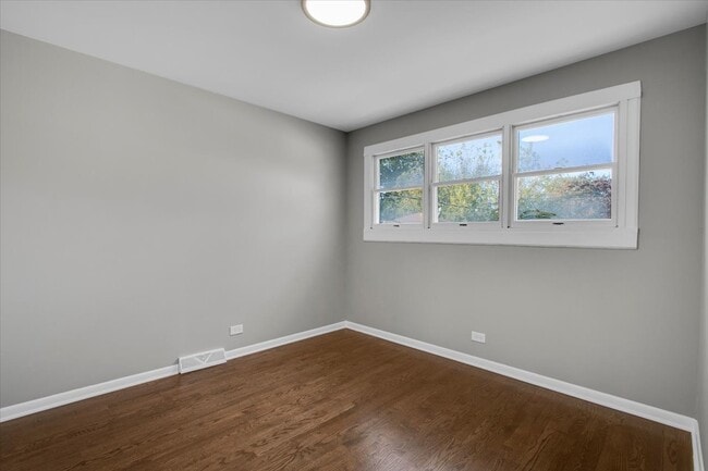 Building Photo - 329 E Jefferson St