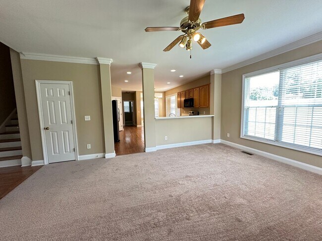 Building Photo - 6378 Clubside Dr