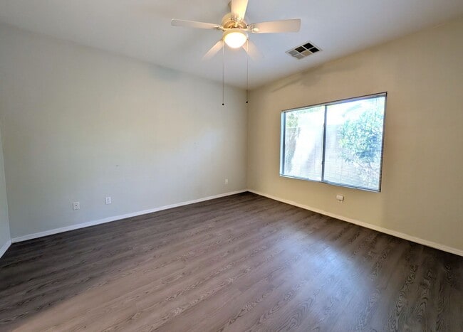 Building Photo - 3 Bedroom Home in the Crismon Crossing Com...
