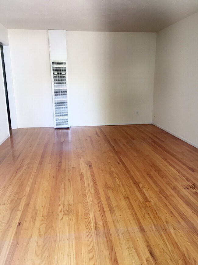 Building Photo - 1342 Ordway St