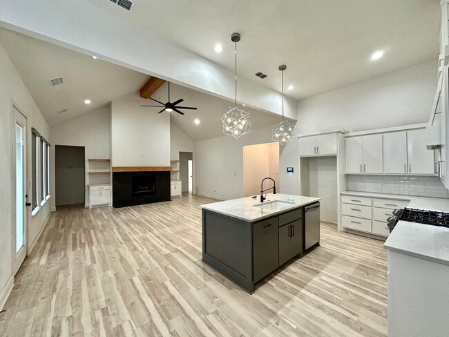 Building Photo - 504 Brookshire Ave