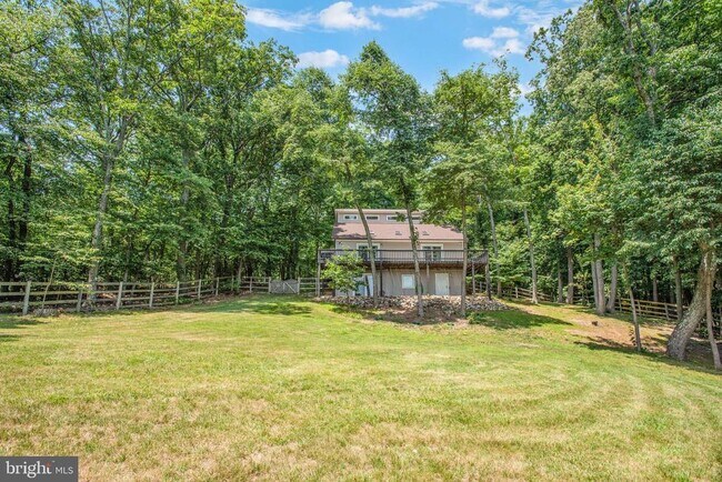 Building Photo - 1619 Summit Dr