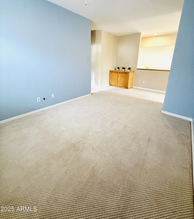 Building Photo - 4836 E Eden Dr