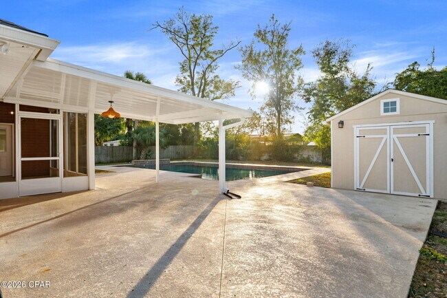 Building Photo - 702 Michigan Ave