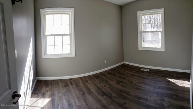 Building Photo - 5 Woodford Ln