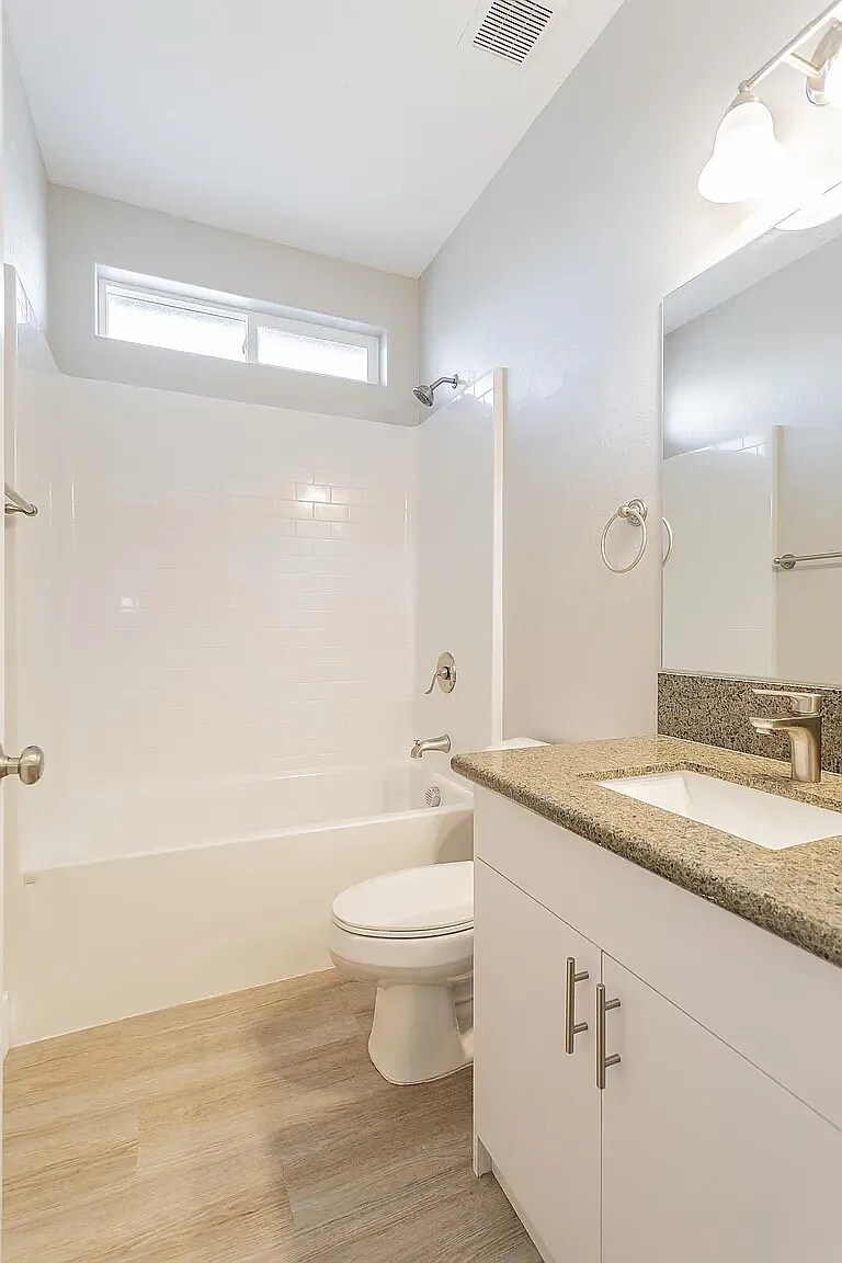 Building Photo - 1681 S Dandelion St