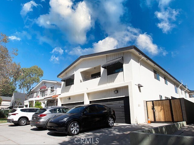 Primary Photo - 612 N Sycamore Ave