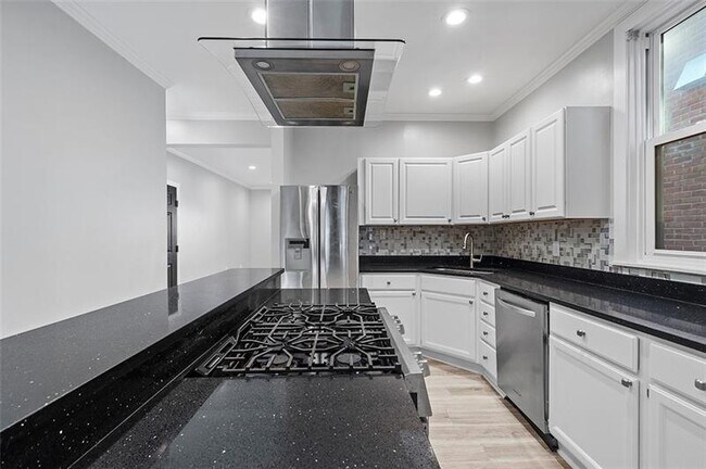 Building Photo - 715 Filbert St