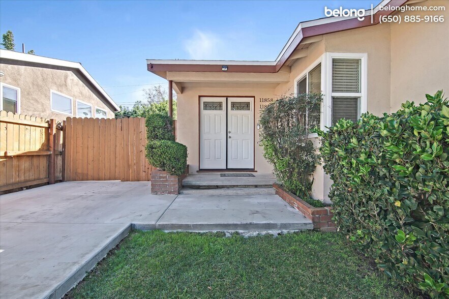 Building Photo - 11856 Beatrice St