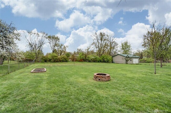 Building Photo - 2108 N Fairfield Rd