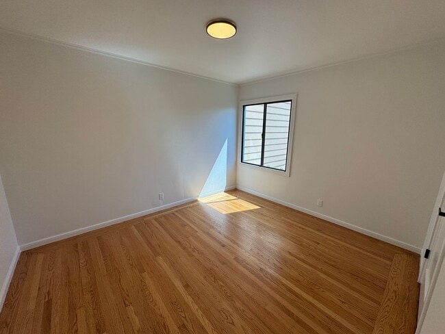 Building Photo - Remodeled 2BR/1BA Single Family Home in Su...