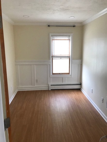 Building Photo - 104 Hill Ave