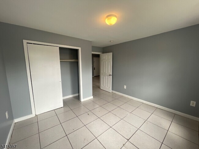 Building Photo - 87 1st St