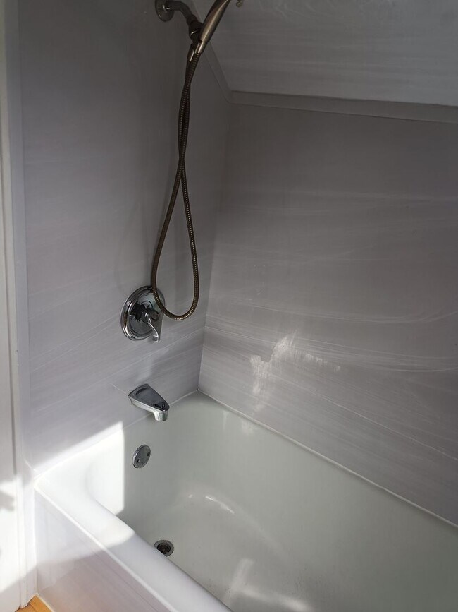 Building Photo - 9214 S Chicago Rd