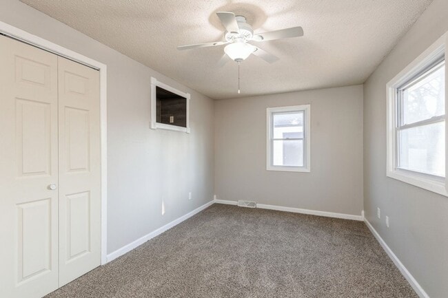 Building Photo - CHARMING RANCH!! 3 Bedroom, 2 Bath Home in Windsor Heights