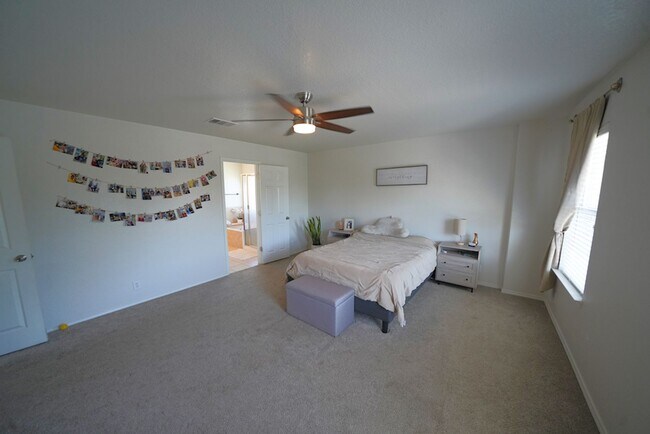 Building Photo - Beautifully Maintained Home in Schertz Now Available. Realtor Commission: $500