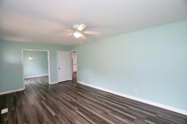 Building Photo - 807 N Guignard Dr