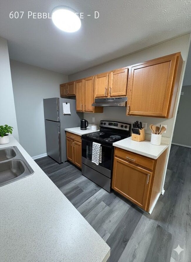 Building Photo - 607 Pebble Pl Dr