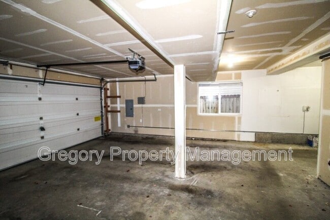 Building Photo - 13609 46th Ave SE