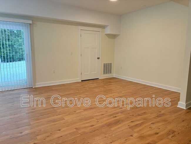 Building Photo - 38 Monroe Dr