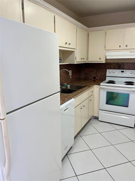 Building Photo - 400 Kings Point Dr