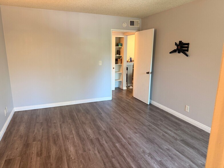 Building Photo - 576 N Bellflower Blvd