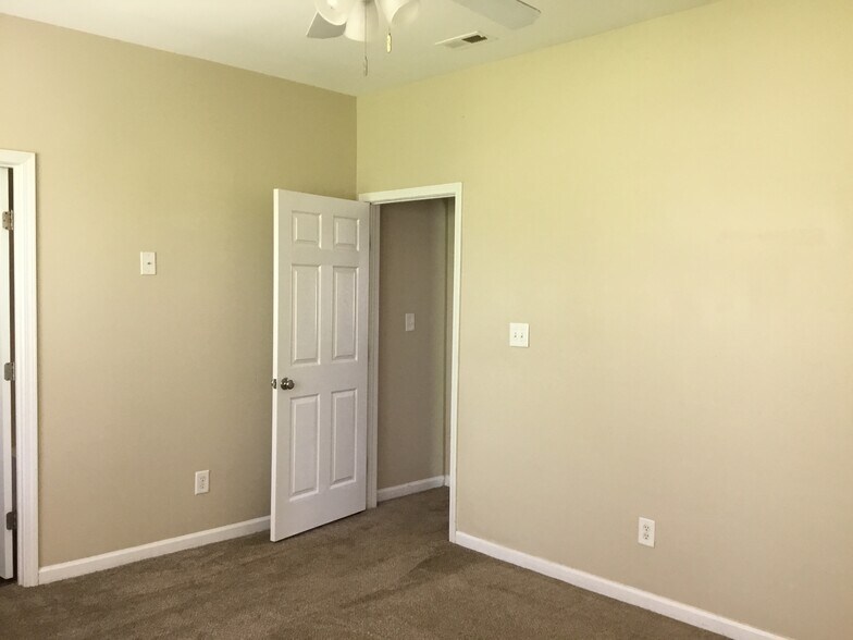 Building Photo - 615 Upwey Ct