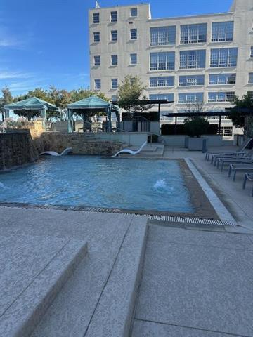 Building Photo - 2600 W 7th St