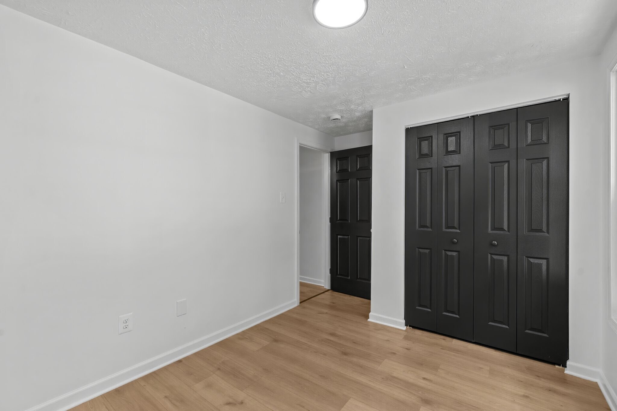Building Photo - 112 N Schroeder St