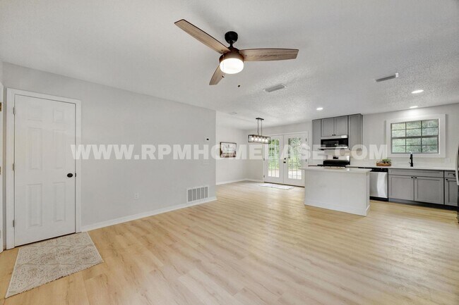 Building Photo - Fully Renovated 5-Bedroom Home with Modern...