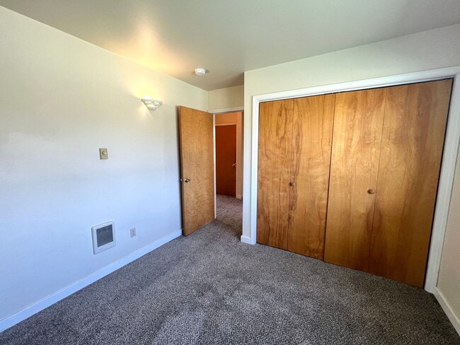 Building Photo - 1308 N Brooklane St