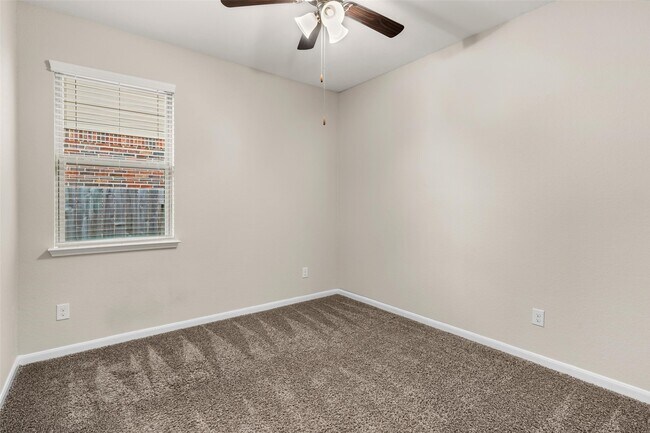 Building Photo - 2722 Kaman Ln