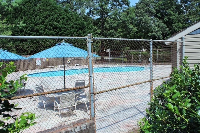 Building Photo - 309 Village Ln