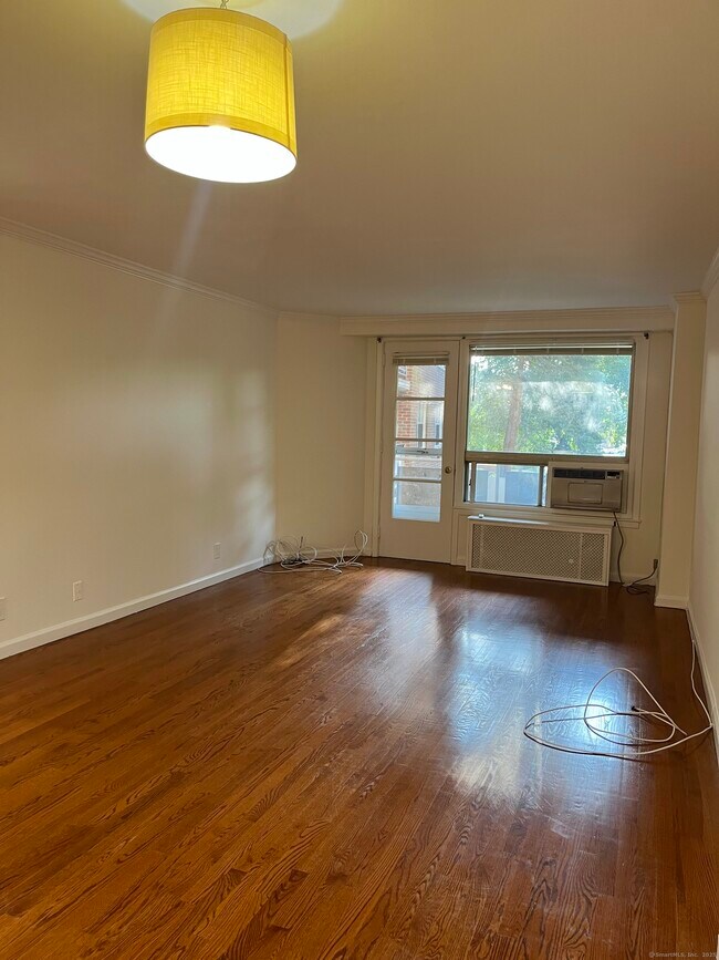 Building Photo - 71 Strawberry Hill Ave