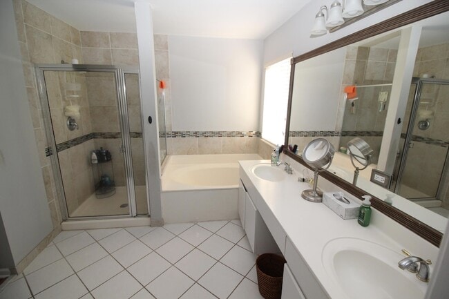 Building Photo - 1396 Banyan Way