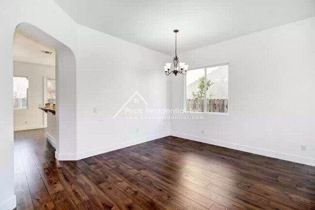 Building Photo - Wonderful 3bd/2ba Elk Grove Home with 2 Car Garage