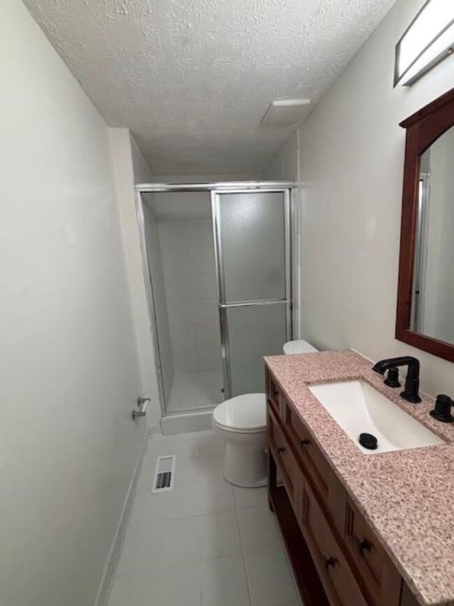 Building Photo - Beautifully Renovated 3-Bedroom, 2.5-Bath ...