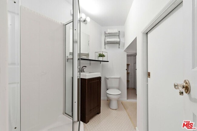 Building Photo - 2350 Benedict Canyon Drive