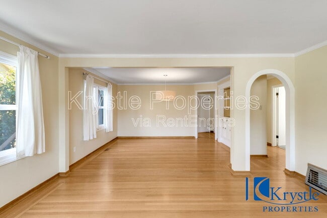 Building Photo - 1322 Wanda St