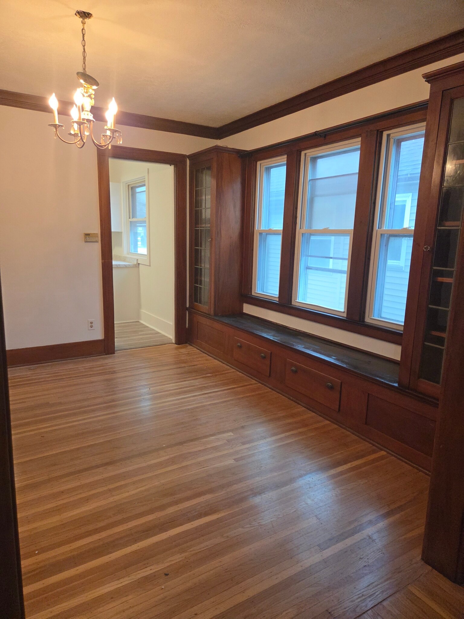 Dining room built in shelving - 467 Maplewood Ave