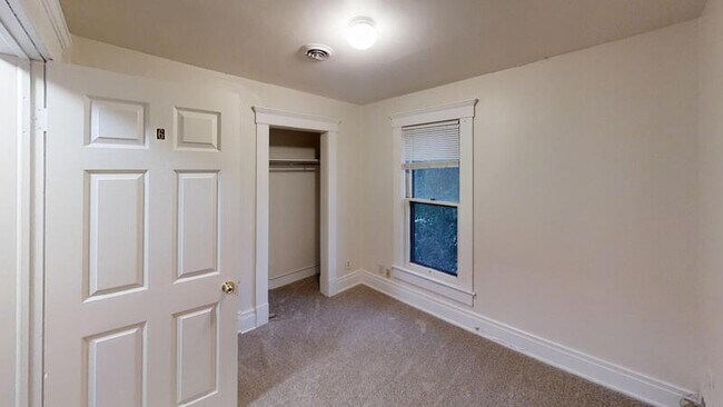 Building Photo - 802 E Kingsley St