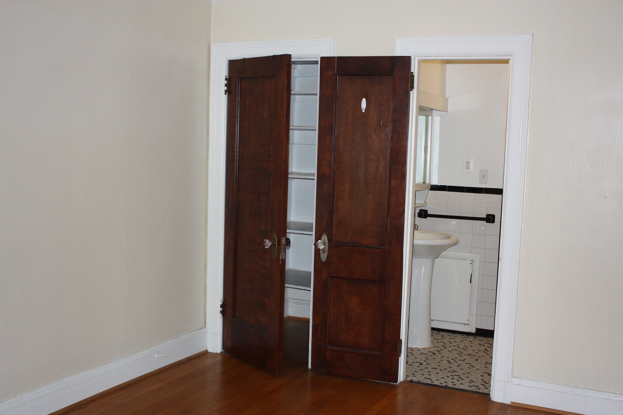 Building Photo - 3409 Greenway