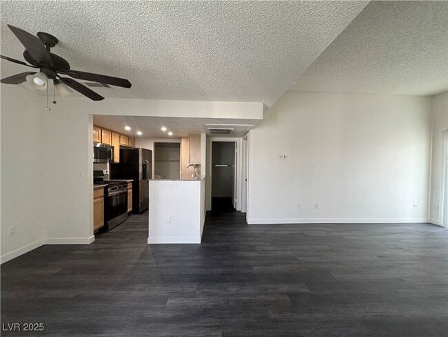 Building Photo - 7100 W Pirates Cove Rd